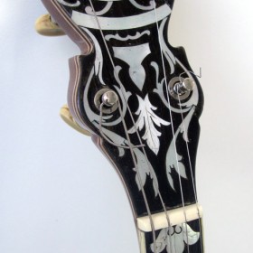 paramount_headstock